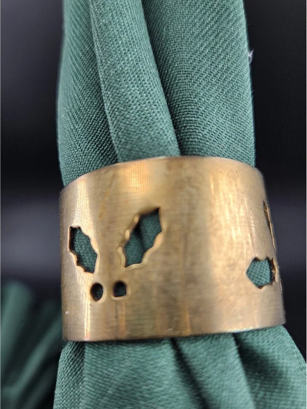 4 Vintage Brass Holly Napkin Rings and 4 Green Napkins